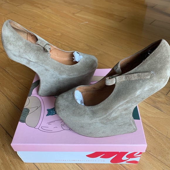 Jeffrey Campbell ‘Nightwalk’ Pump - Picture 1 of 4